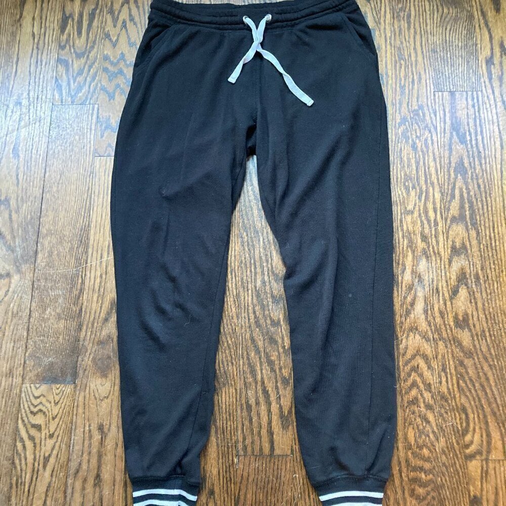 PRE-LOVED CONDITION JOGGERS FROM GARAGE STORE- SIZE SMALL SLIGHTLY OFF - WHITE